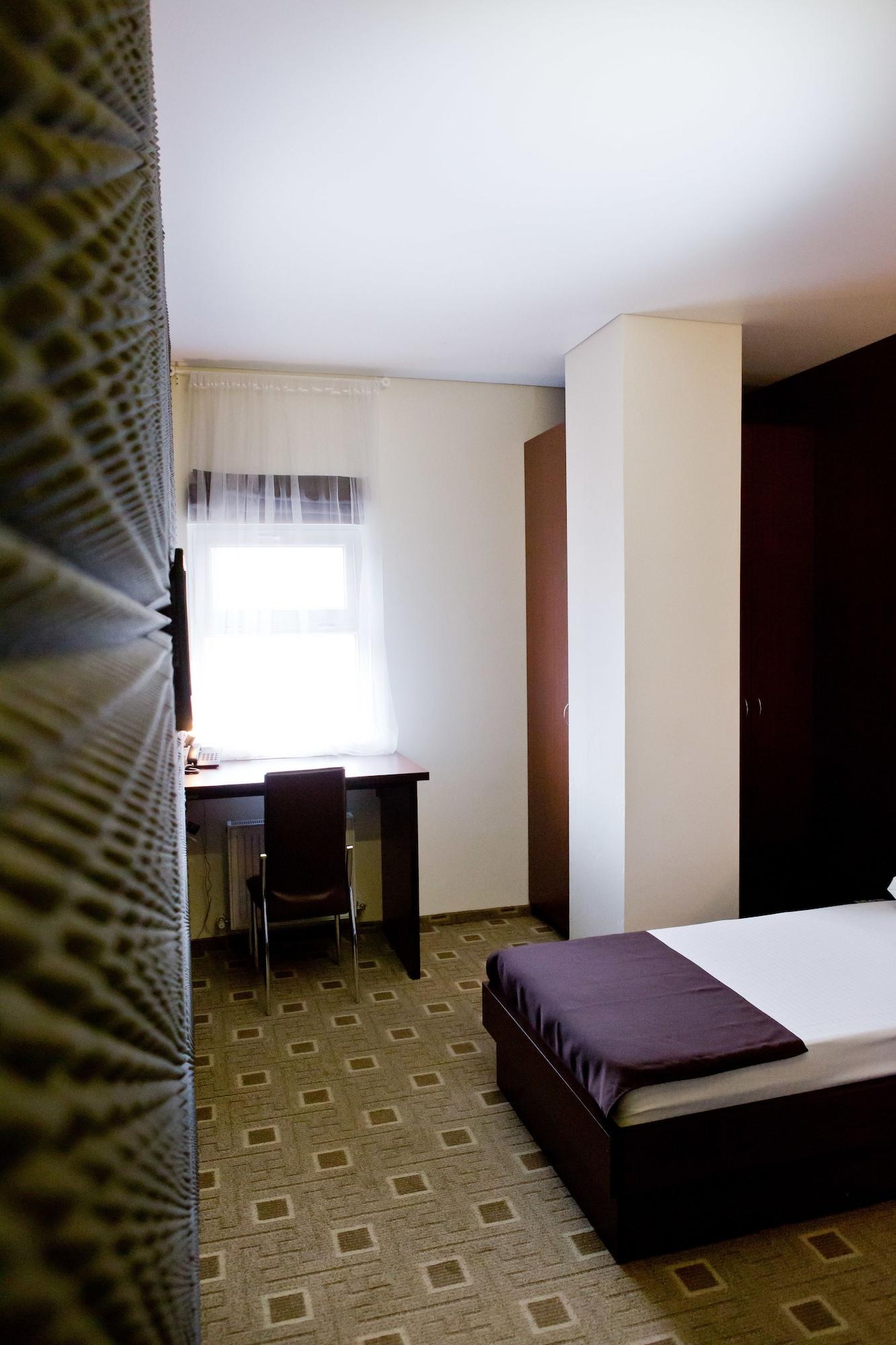 บิซิเนส แอนด์ สปา โฮเต็ล ออยซี Hotel คีชีเนา ภายนอก รูปภาพ