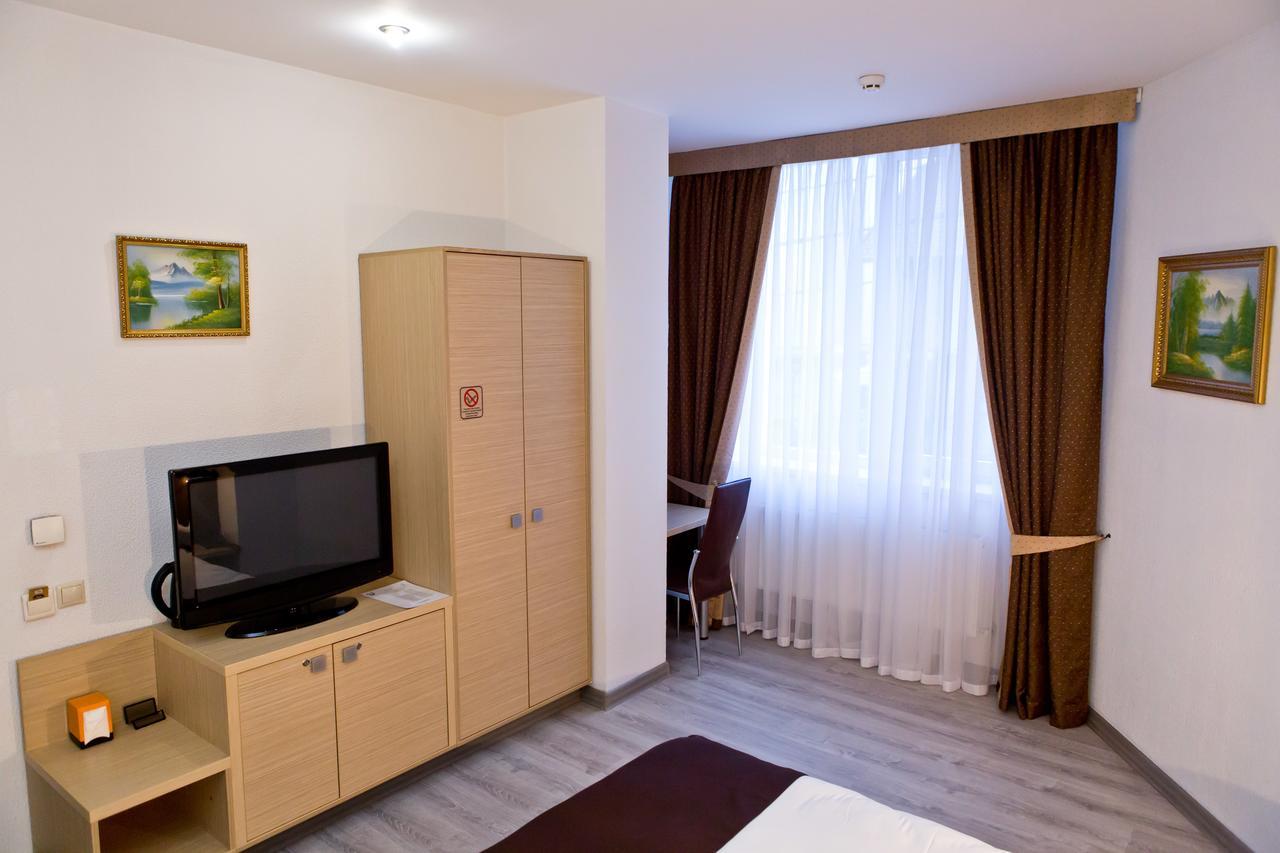 บิซิเนส แอนด์ สปา โฮเต็ล ออยซี Hotel คีชีเนา ภายนอก รูปภาพ